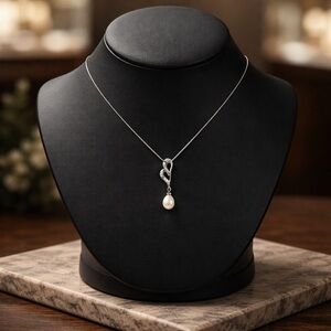 Elegant 925 Silver Heart Pearl Necklace